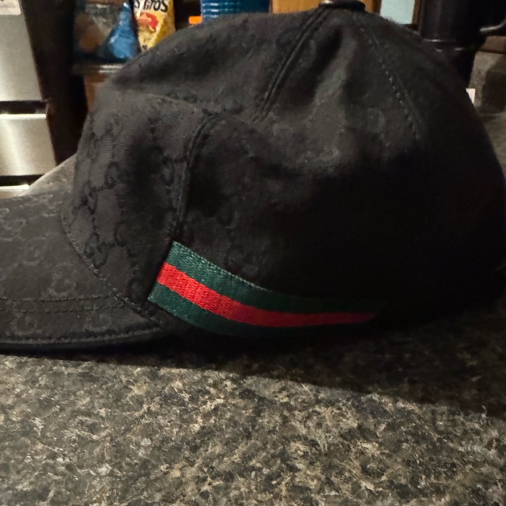 Black Gucci hat